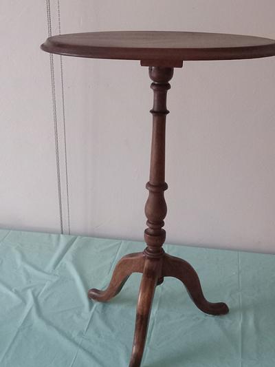 Antique pedestal table  - Project by Doug Scott, Time to Woodwork