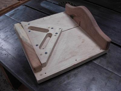 Miter Sled for Table Saw - Project by Jim Jakosh