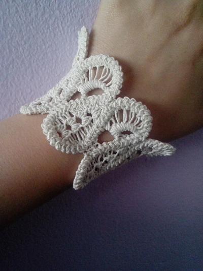 Romanian point lace bracelet - Project by Dessy