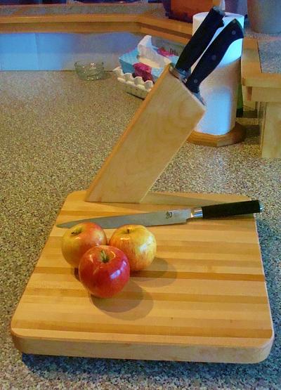 CUTTING BOARD AND KNIFE BLOCK  - Project by kiefer