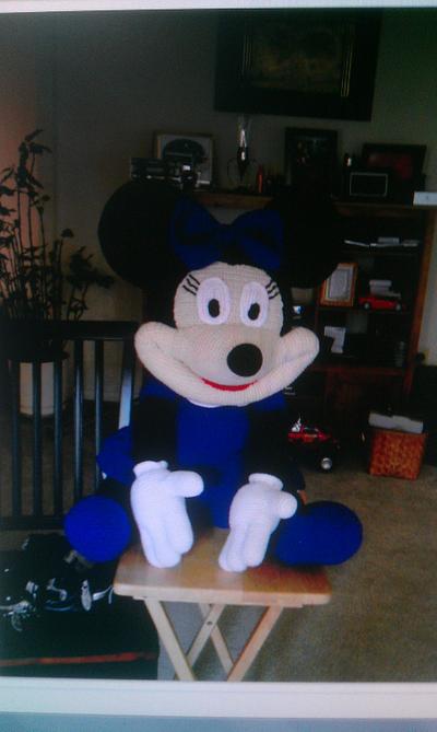 4 foot tall Minnie Mouse - Project by nana863