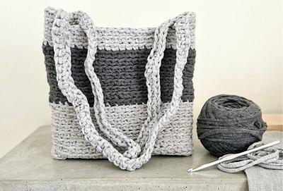 Easy Hygge Crochet Tote Bag with Tshirt Yarn  - Project by rajiscrafthobby
