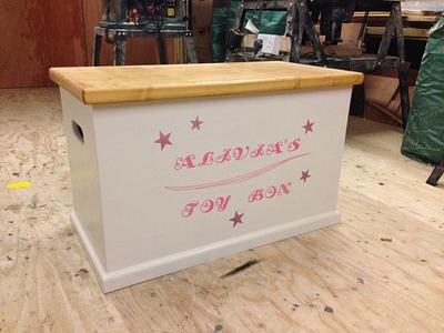 Personalised toy box - Project by iGotWood