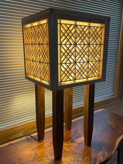 Kumiko table lamp - Project by Peakplane