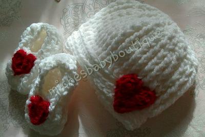 newborn beanie and matching booties - Project by michesbabybout