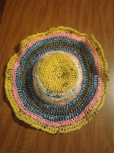 Plarn sun hat - Project by flamingfountain1