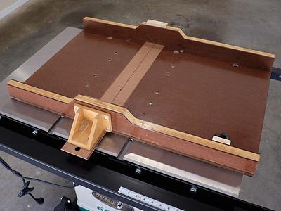 Crosscut Sled with Replaceable Slide-in Inserts (Tools Free) - Project by Ron Stewart