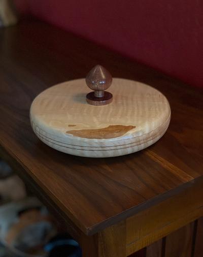 Small turned bowl and lid - Project by RyanGi