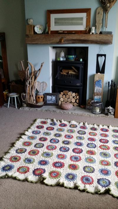 my first sunburst granny Square blanket - Project by Jobo