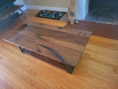 Walnut and epoxy coffee table - Project by Izzyswoodworking