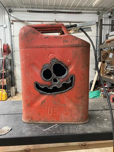 Jack-o-lantern gas cans - Project by Buck