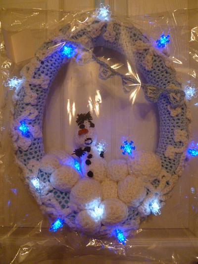 'LIGHT-UP CHRISTMAS DOOR WREATHS - Project by sittingpritty