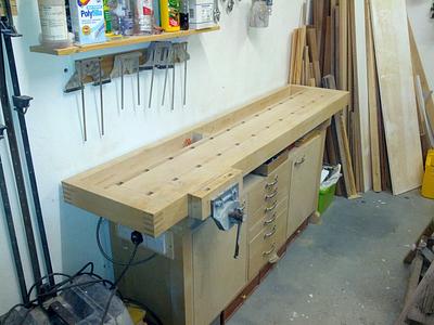 Bench for a one car garage workshop... - Project by Renners