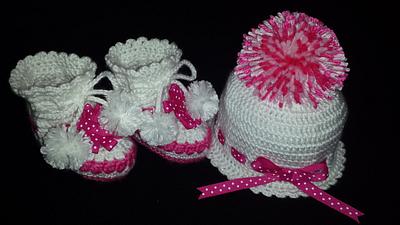 adorable hat & booties - Project by crochet2love