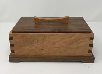 Another Cherry and Walnut Keepsake Box - Project by kdc68
