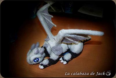 Black crochet dragon with Armor  - Project by La Calabaza de Jack