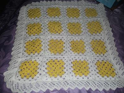 crochet blanket with trim - Project by mobilecrafts