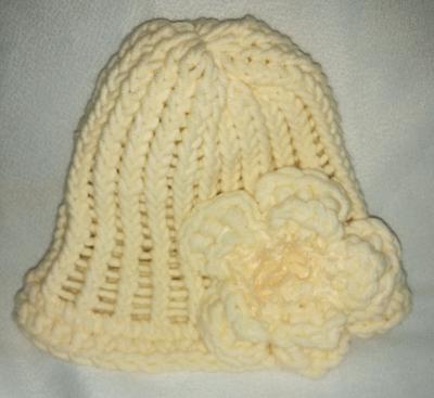 Cream baby girl hat - Project by Sam Remesz