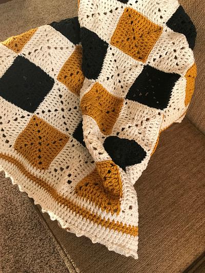 Crocheted solid granny square lap throw - Project by Shirley