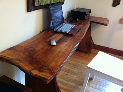 Live edge computer desk that I made out of sugar maple - Project by Clay