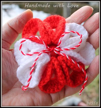  Crochet flower broochs(Martenitsa) - Project by Dessy