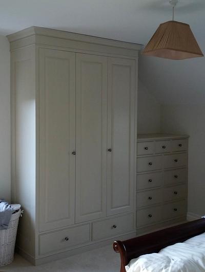 Classic, traditionally styled bedroom furniture. - Project by Renners
