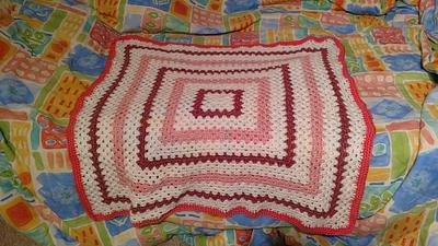 Pink and white baby blanket - Project by Nicole