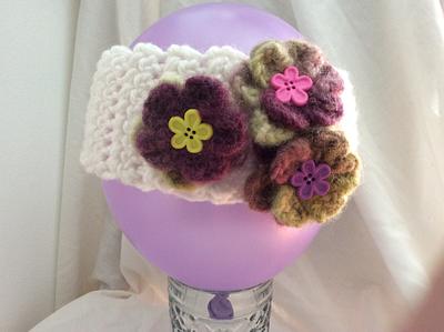 Ear warmer/headband with felted flowers - Project by Lisa