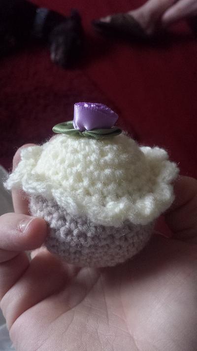 cupcake pin cushion. - Project by Katie