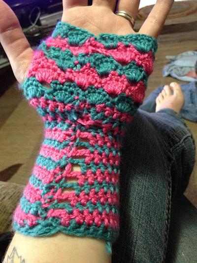 Shell fingerless gloves - Project by Allison