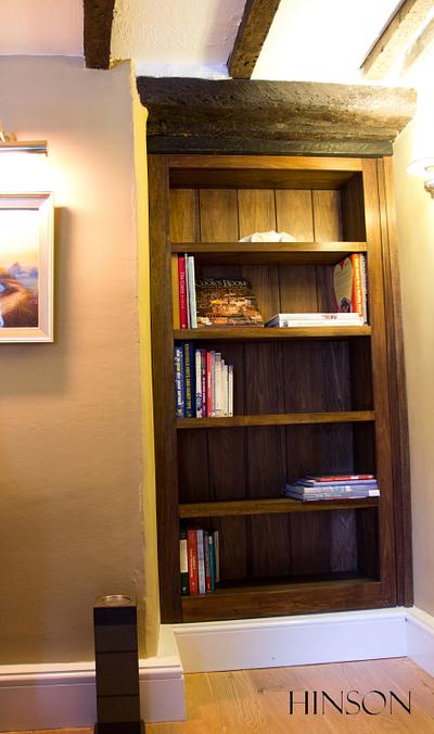 Bookshelf / hidden door - Project by HINSON 