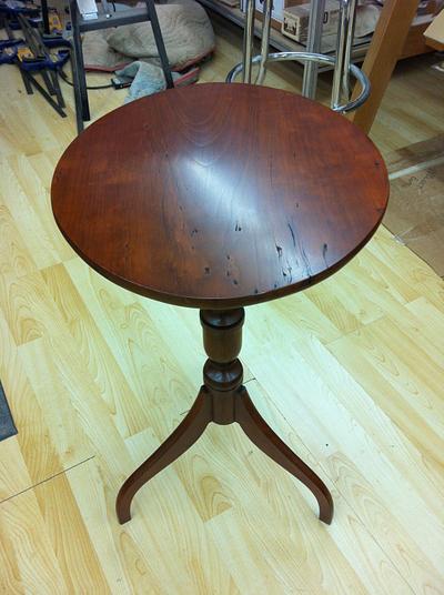 Tilt top table - Project by Les Hastings