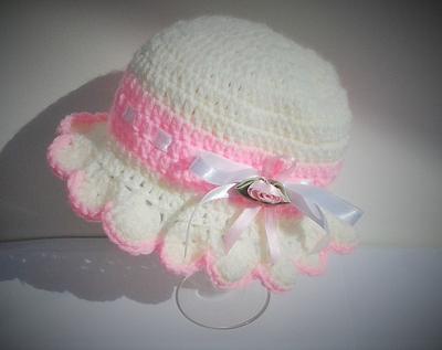 Crocheted frilled beanie hats - Project by Catherine 