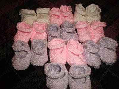 baby booties - Project by mobilecrafts