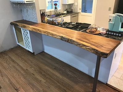 Live edge bar  - Project by Indistressed