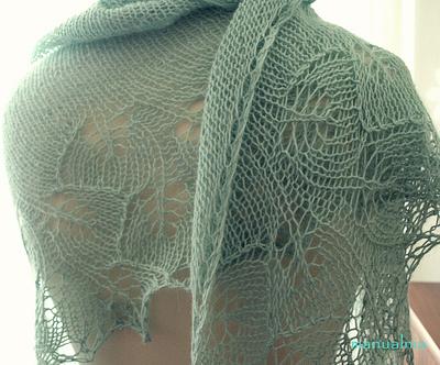 Alpaca Ginkgo shawl - Project by Manualnia