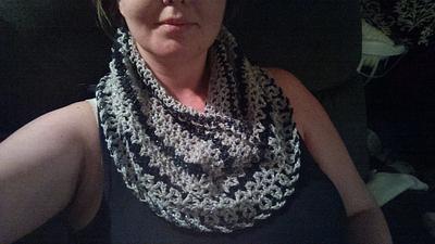 Aunt Margie's shimmery cowl - Project by Momma Bass