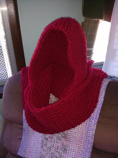 Hooded Scarf  - Project by Lisascrafts