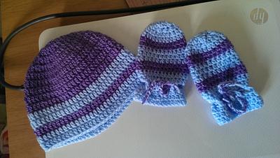 baby beanie and mits - Project by maggie craig