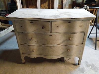 Restored bow / wave front dresser - Project by Charles44