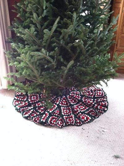 Christmas tree skirt - Project by burnzygirl211