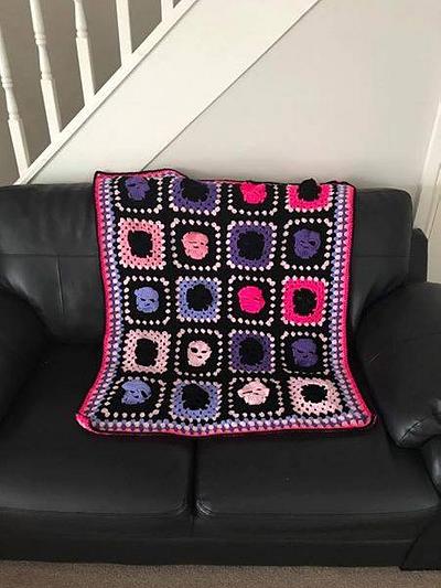 Granny Skull Chair Throw - Project by CrochetNikki