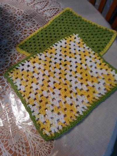 Springtime dishcloth - Project by Rosario Rodriguez