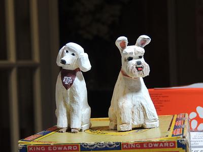 Carved dogs for friends - Project by Rolando Pupo