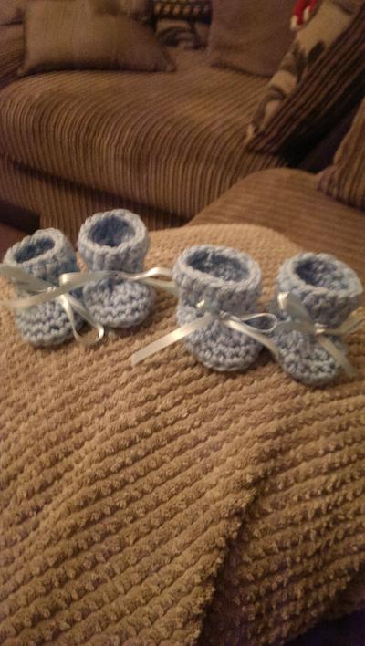 blue new baby booties - Project by maggie craig