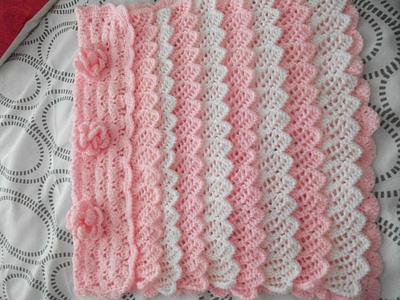 Flower and Frills Knitted and Crochet Blanket - Project by mobilecrafts