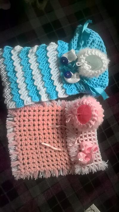 nest set and pompon blanket set - Project by mobilecrafts