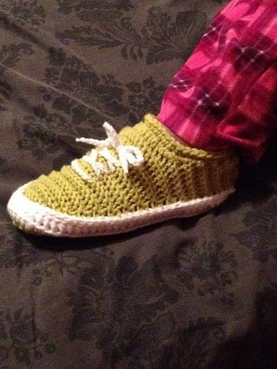 Crocheted Sneaker Slippers - Project by CharlenesCreations 