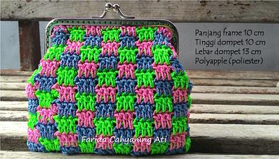 Interlocking block stitch purse - Project by Farida Cahyaning Ati