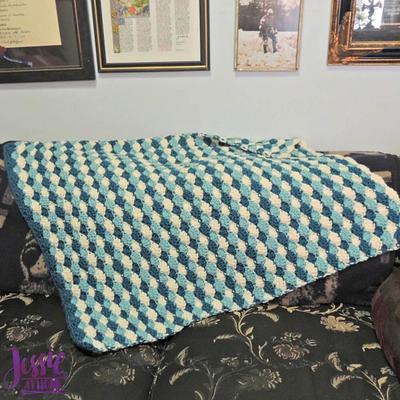 Shell Stitch Baby Blanket - Project by JessieAtHome